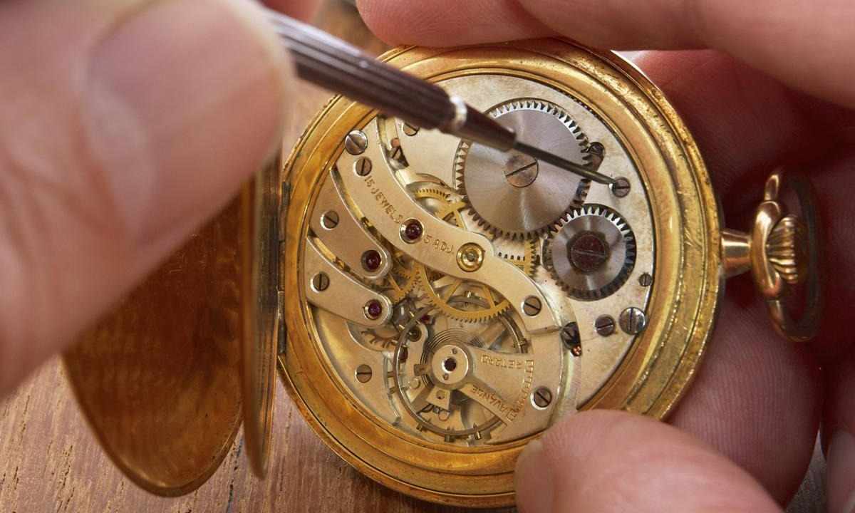How to adjust the mechanical clock