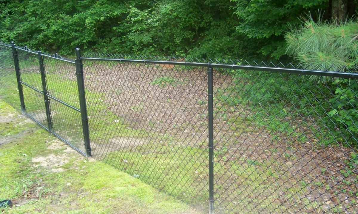 How to put up metal fence