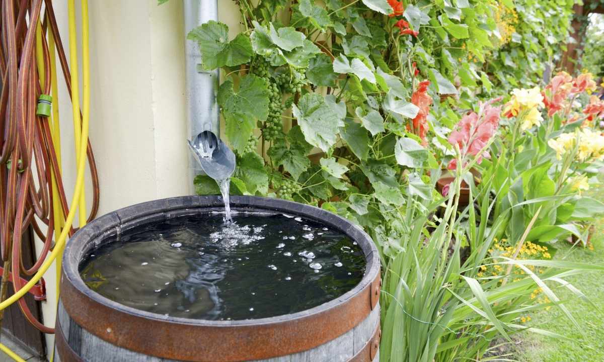 How to make water supply at the dacha with own hands
