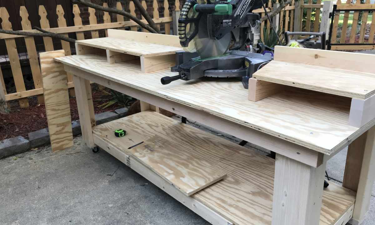 How to adjust power-saw bench