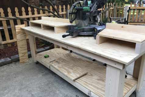 How to adjust power-saw bench