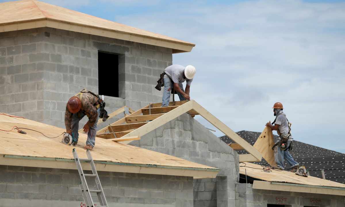 Of what building material it is cheaper to build the house