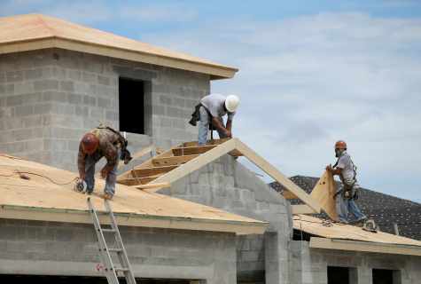 Of what building material it is cheaper to build the house