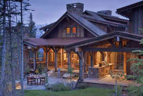 How to break old log house