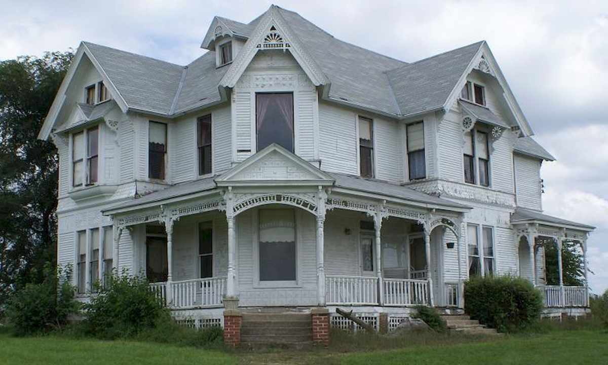 What to begin restoration of the old house with