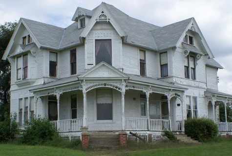 What to begin restoration of the old house with