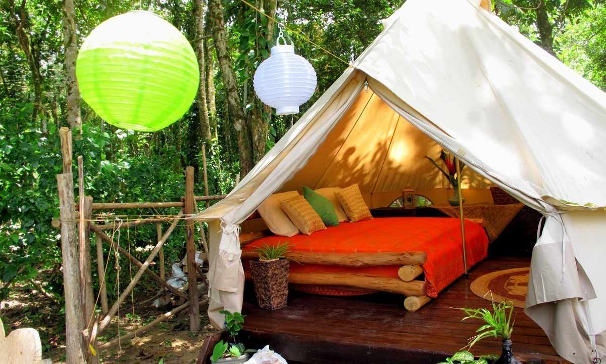 How to make lodge tent of branches and packing film