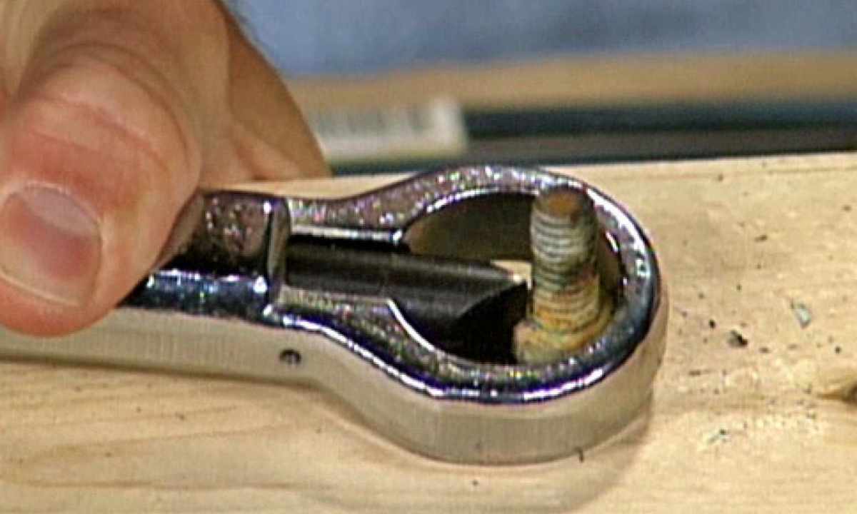 How to unscrew the broken-off bolt