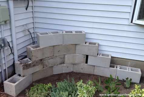 How to stack foundation blocks