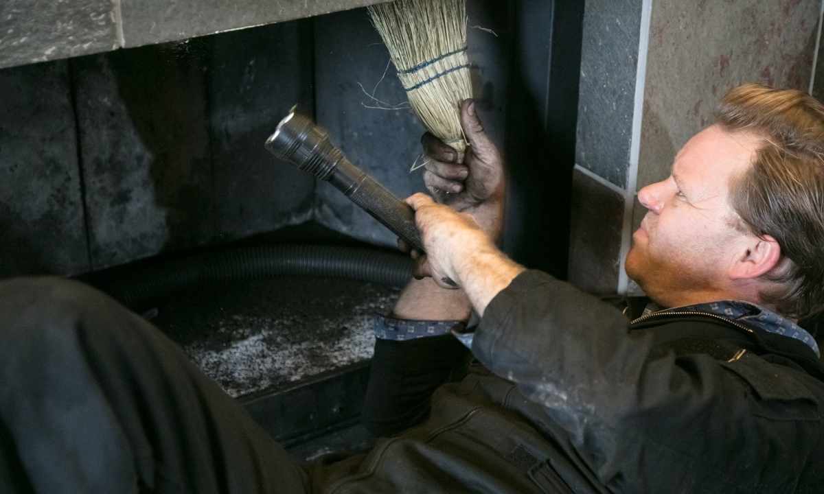 How to clean pipe from soot