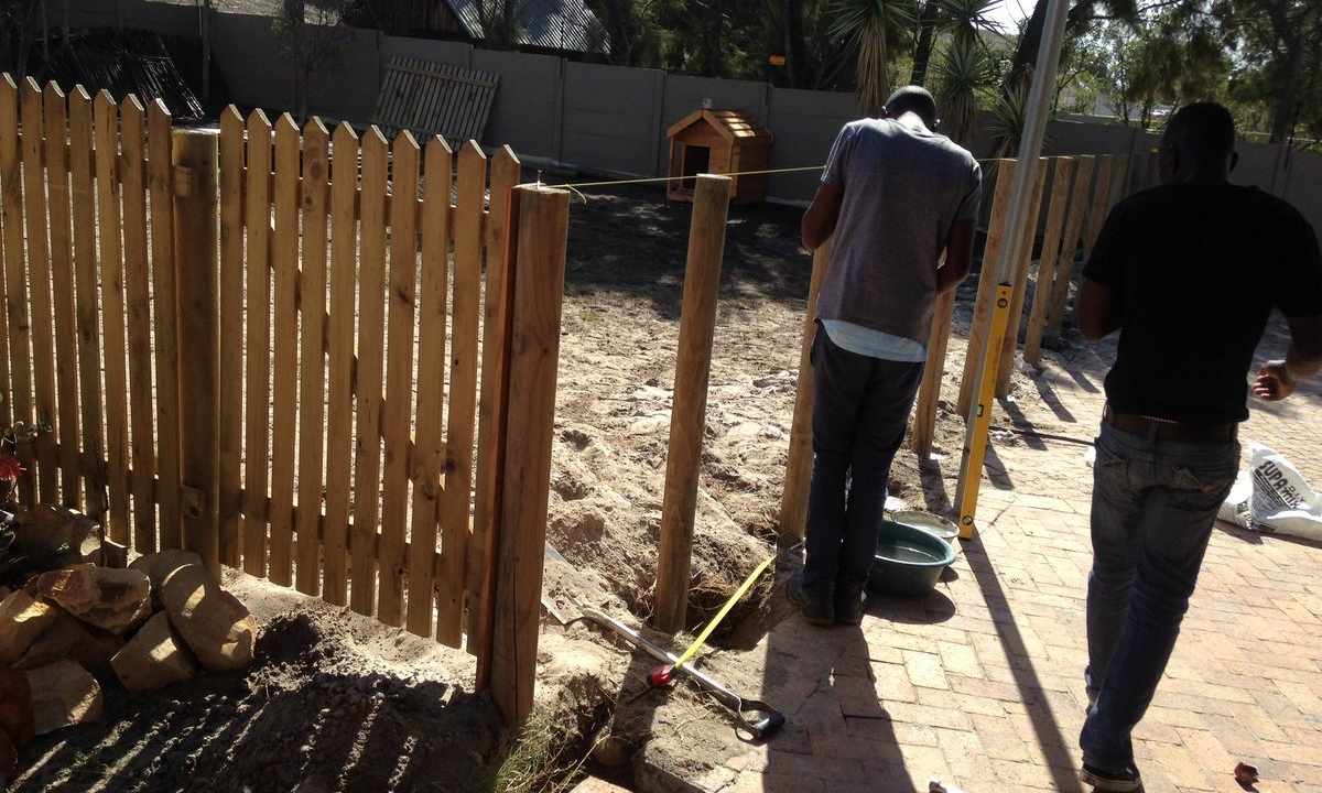 How to establish columns for fence
