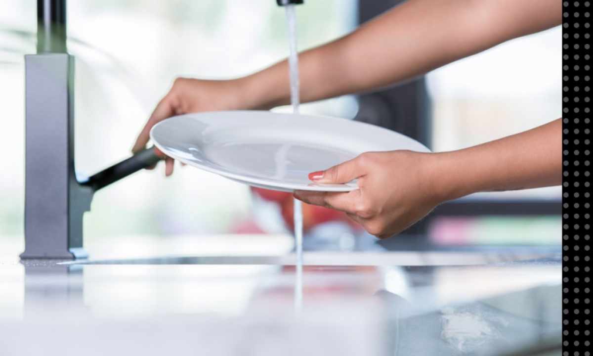 How to wash plates