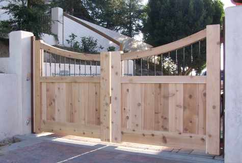 How to make and establish wooden gate