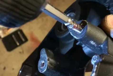 How to turn off the broken screw
