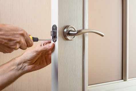 How to cut the handle in interroom door