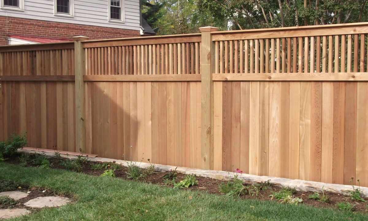 How to build fence from professional leaf