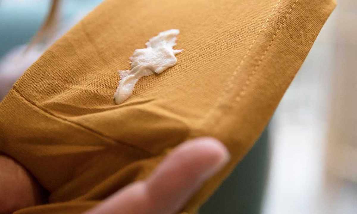 How to wipe chewing gum from jeans