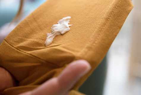 How to wipe chewing gum from jeans