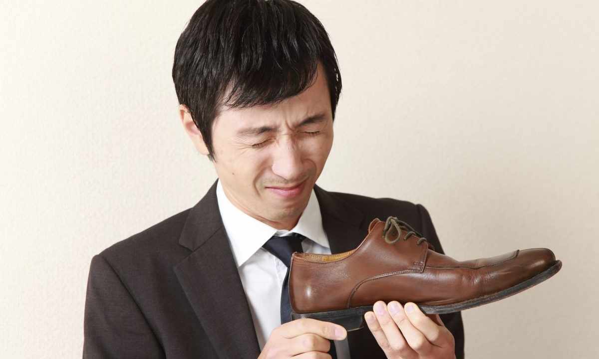 How to get rid of smell of leather footwear