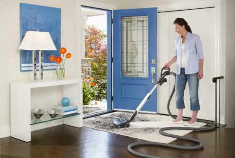 How does the vacuum cleaner with aquafiltry work?