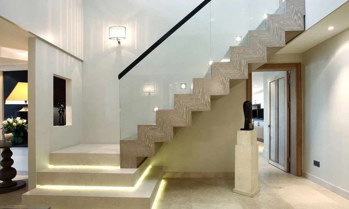 How to decorate stair enclosure