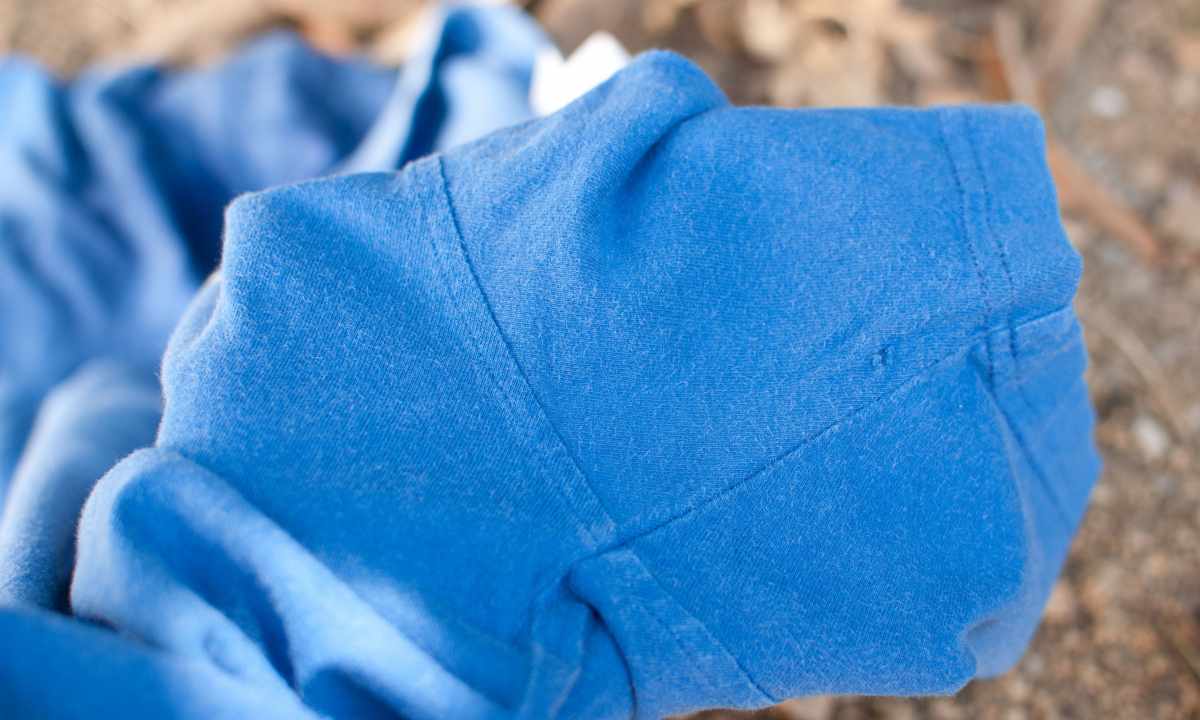How to wash spots on clothes