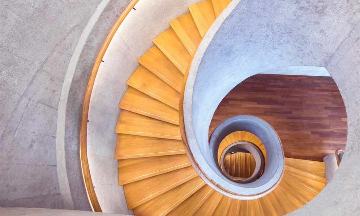 How to calculate spiral staircase