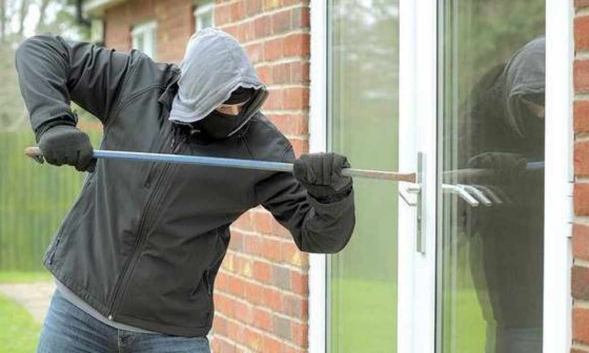 How to protect the house from thieves