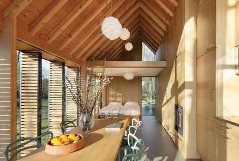Nuances of construction of wooden house, cottage, bath