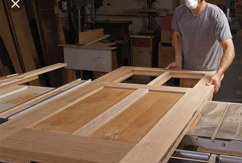 How to upholster timber door