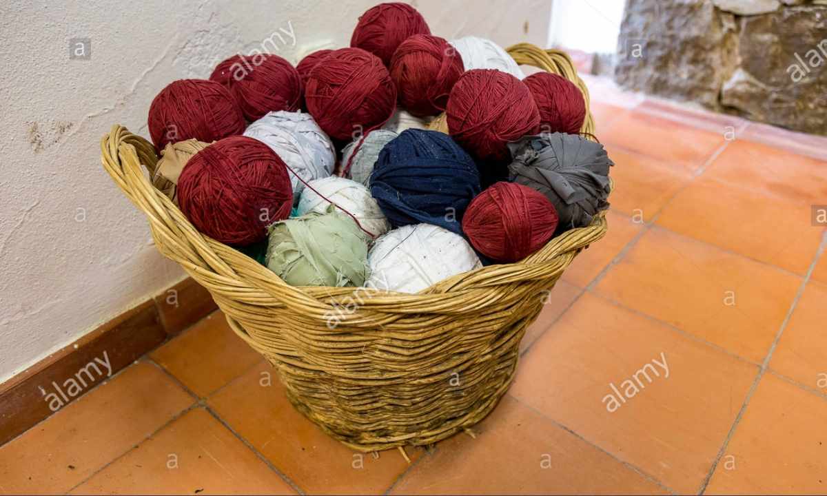 How to store balls of threads?