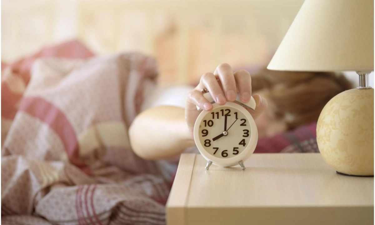 How to turn on the alarm clock