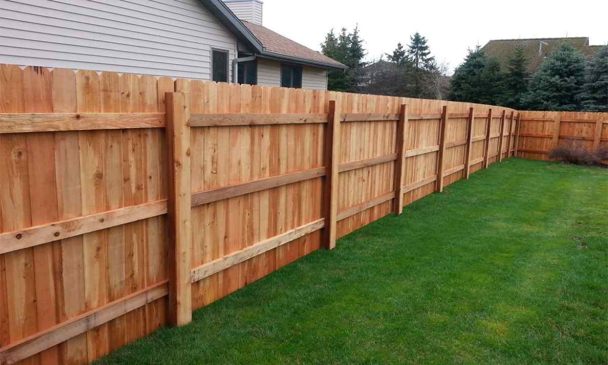 Fence construction from professional leaf