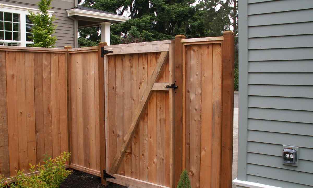 How to build wooden fence