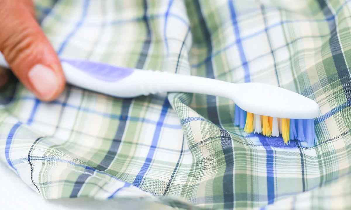 How to remove ball pen from clothes