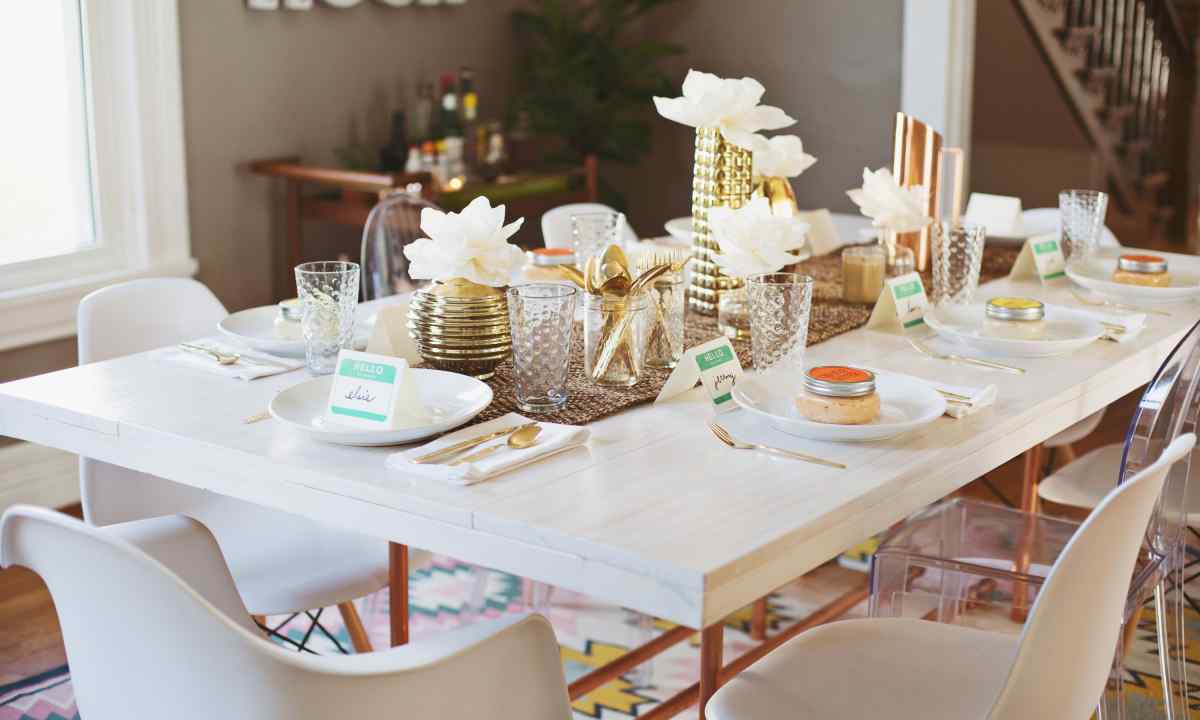 How to decorate table