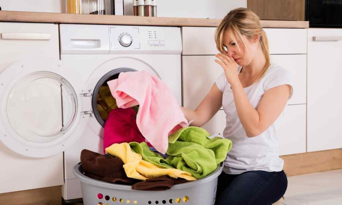 How to remove gasoline smell from clothes