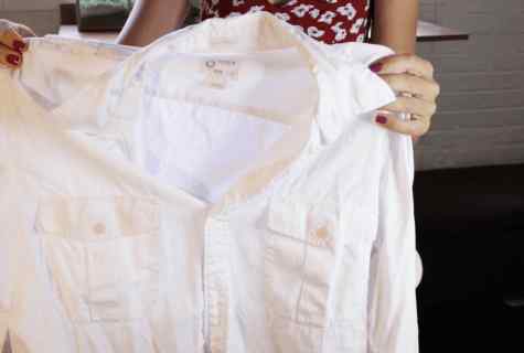 How to wash spots on white clothes