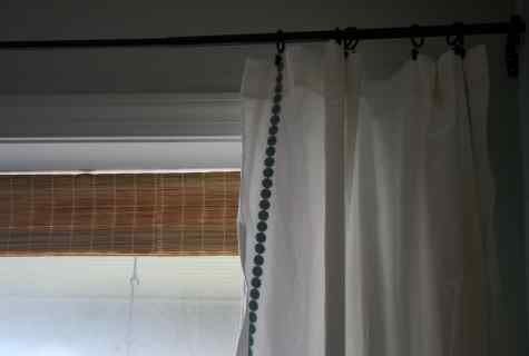 How to hang up rolled curtains
