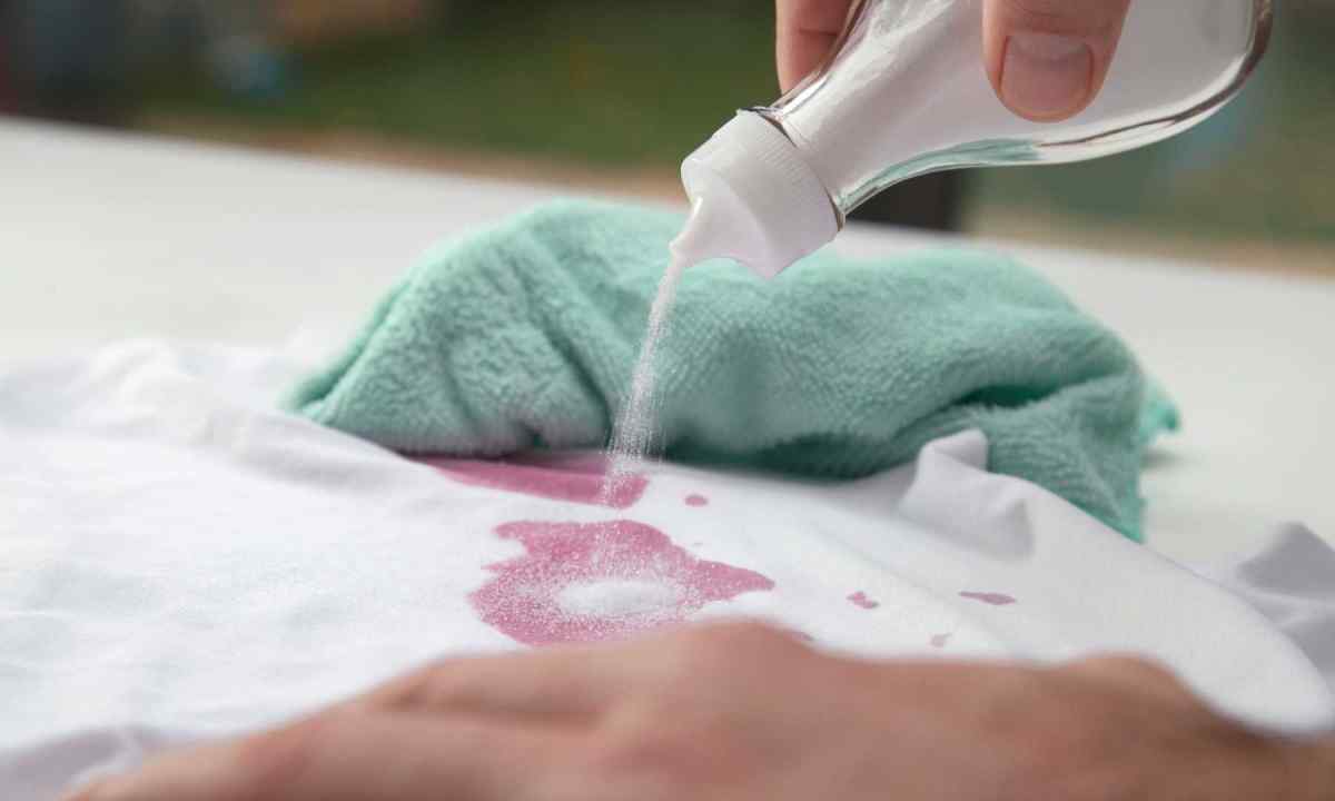 How to remove blood spots from clothes