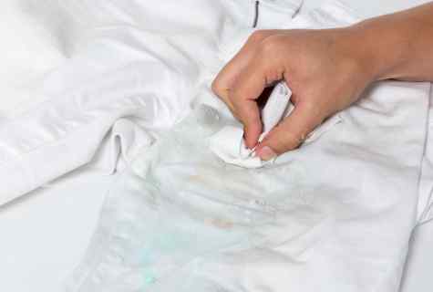 How to remove color spots from clothes