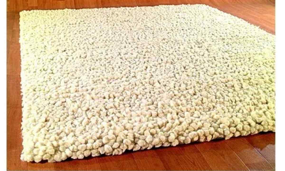 How to clean woolen carpet
