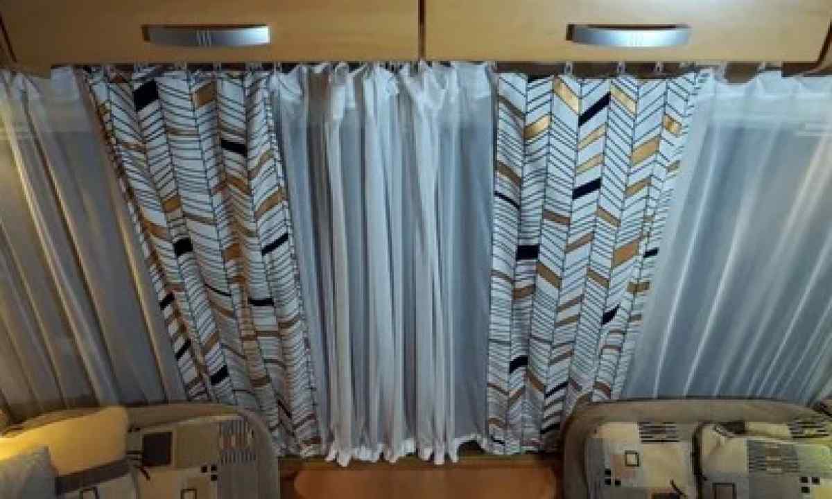 How to iron curtains