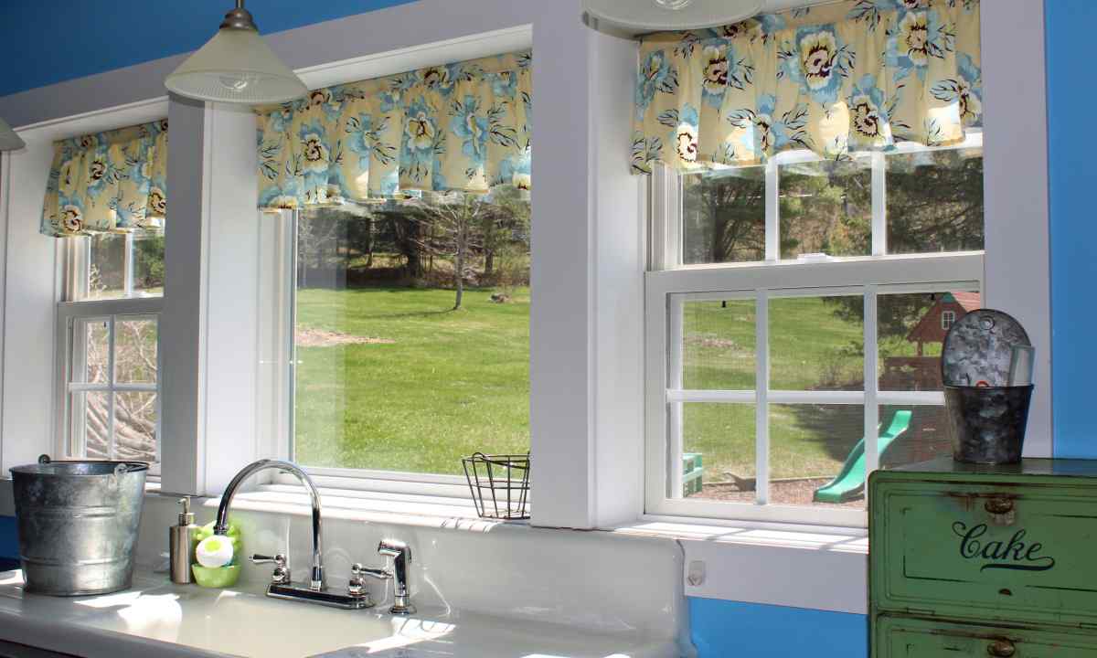Modern curtains for kitchen