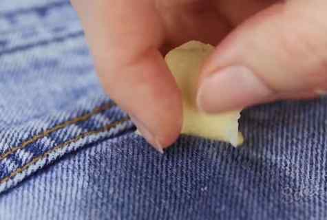 How to purify plasticine on clothes