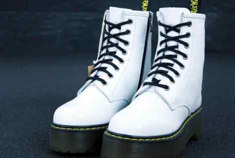 How to paint white boots