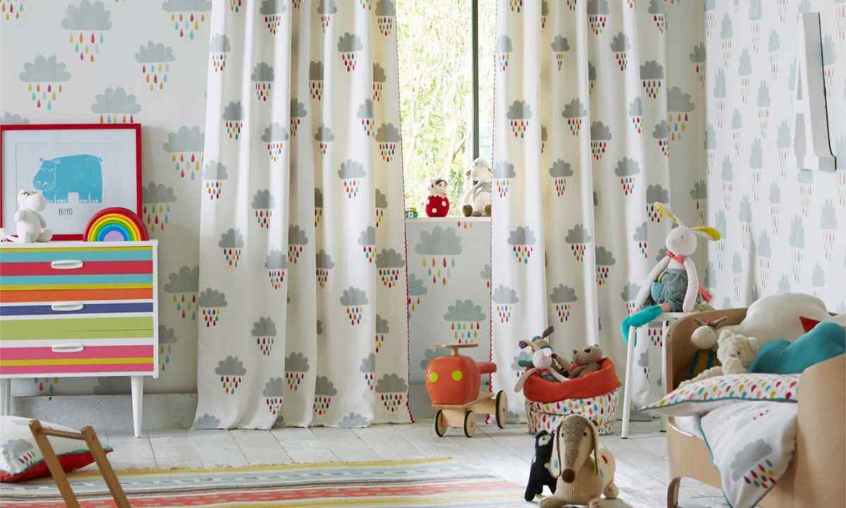 We choose curtains to the nursery