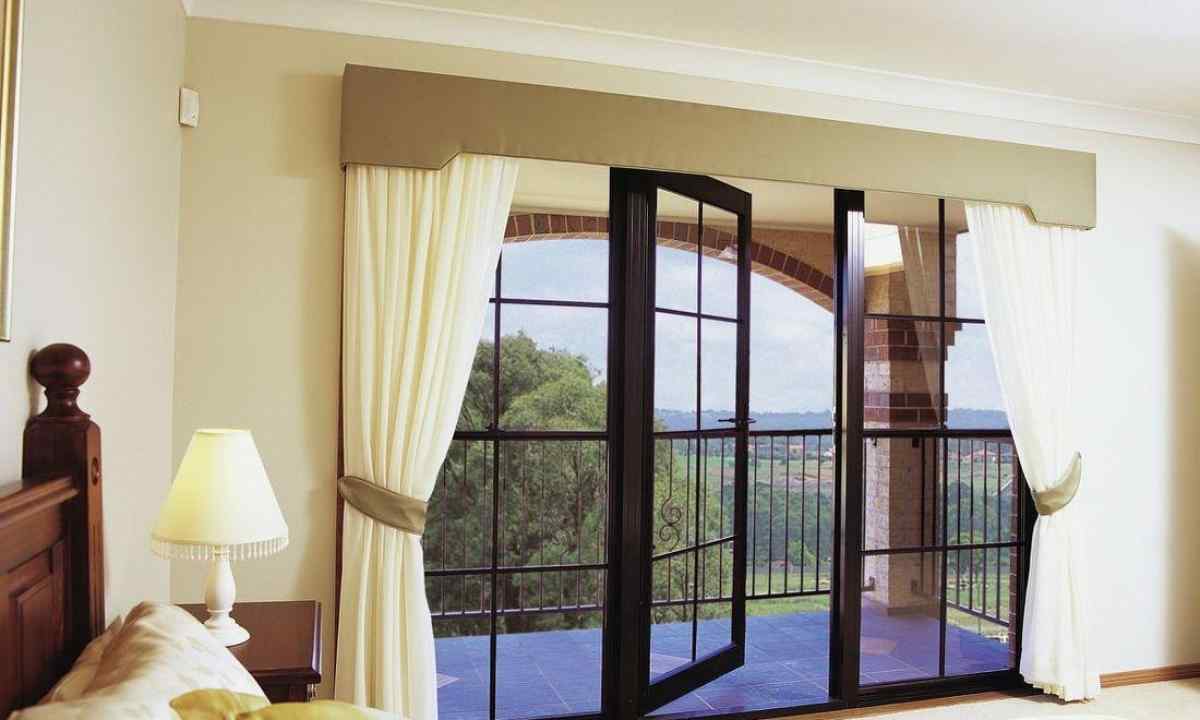 Curtains for balcony window: interior decisions