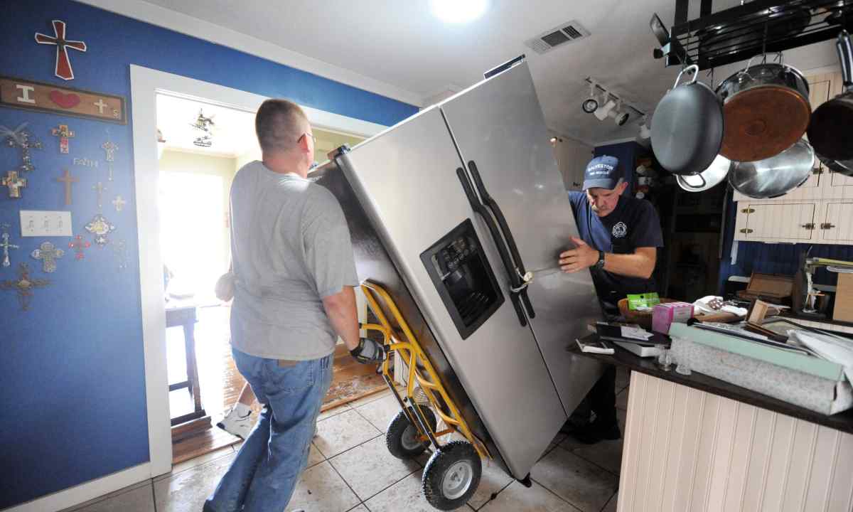 How to move fridge door