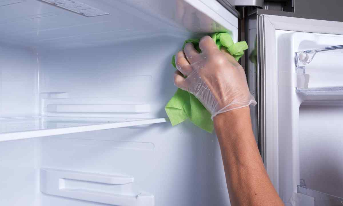 How to get rid of smell in the freezer
